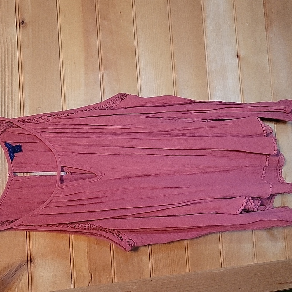 Long sleeve cold shoulder shirt